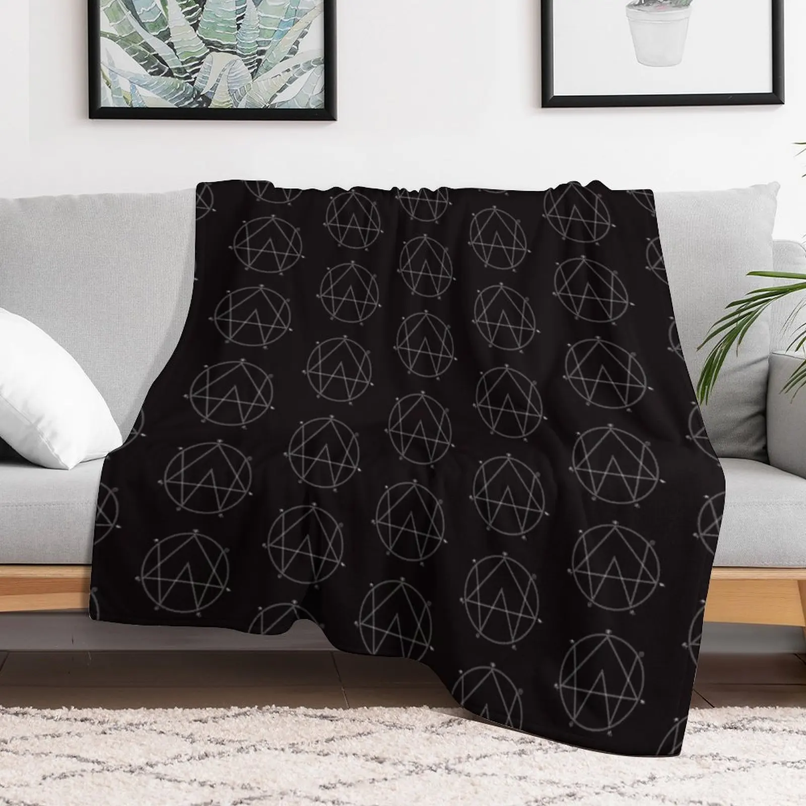 Alison Wonderland Logo Throw B - Home Office Logo recension och pris